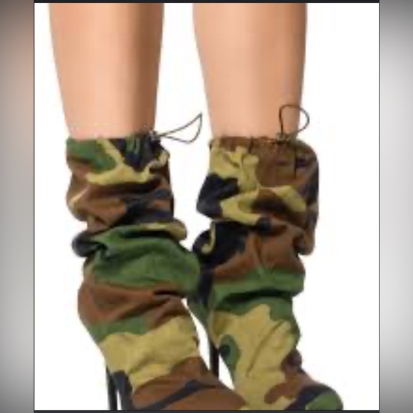 New AZALEA WANG AIRLEA BAGGY DESIGN BOOTIE IN CAMO - Picture 2 of 5